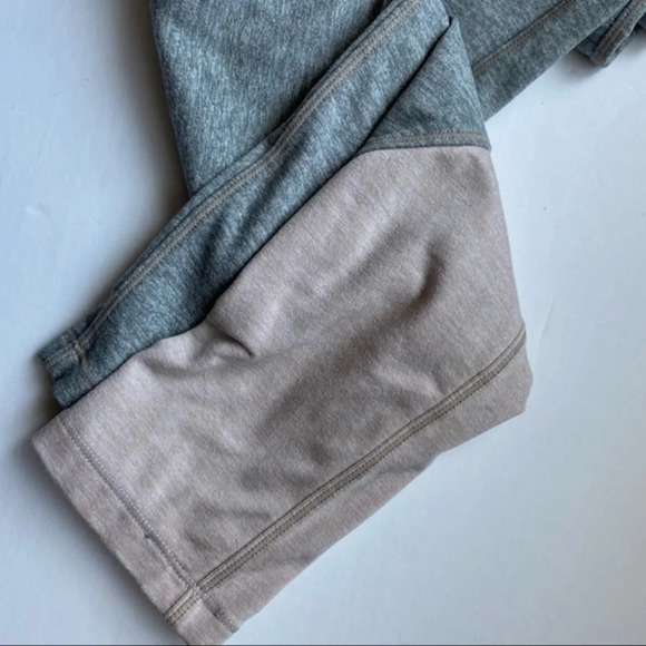 We Over Me • Inversion Leggings Grey Baby Pink - Picture 2 of 4